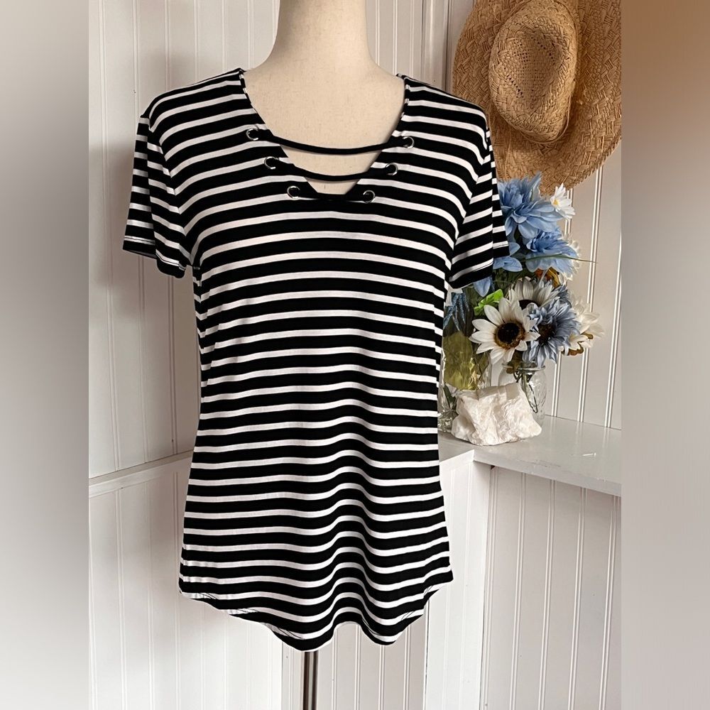 White & Black Striped V-Neck Short Sleeve T-Shirt Top by Carmen Marc Valvo